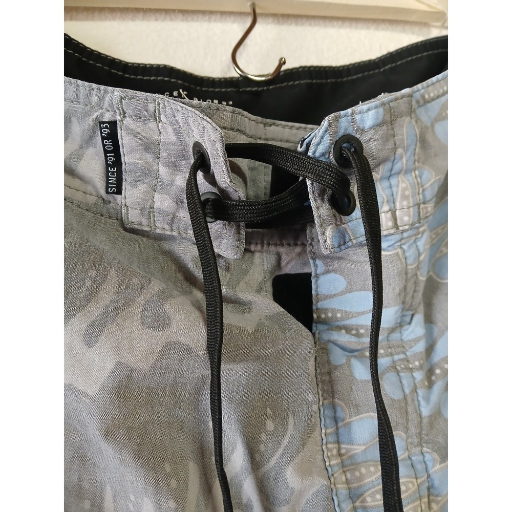 Lost Mens Board Shorts Small with Drawstring and Zipper Pocket sz 30 - Picture 8 of 8